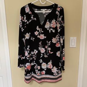 White House Black Market Black and Pink Tunic Top